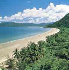 Regional Mini Stays From Cairns World Heritage areas meet at Cape Tribulation Ride the Kuranda Scenic Railway Aboriginal Cultural Touring 6, 5 or 4 Day Cairns & Great arrier Reef Day 1. Cairns. e met at the airport and taken to your hotel.