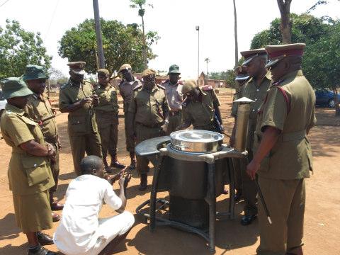 Institutional stoves for boarding schools, hospitals and prisons 100 l cooking pot for up to 300 students