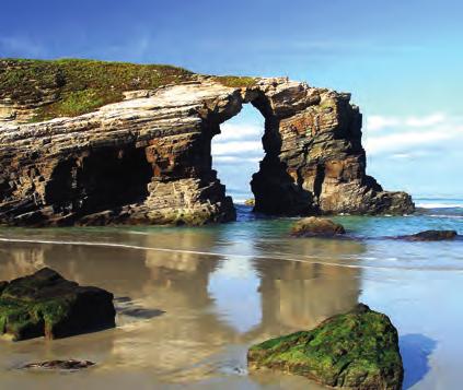 The jagged coastline of the Bay of Biscay extends its arms from the Basque Country to Galicia, offering majestic landscapes, ancient culture and delicious cuisine.