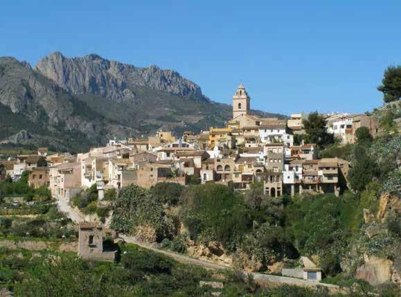 Costa Blanca - Beaches 132 miles of beaches, creeks and coves. Costa Blanca - Golf 24 Golf courses. Costa Blanca - Maritime 25 Nautical clubs and Marinas. Shopping Shopping centers and markets.