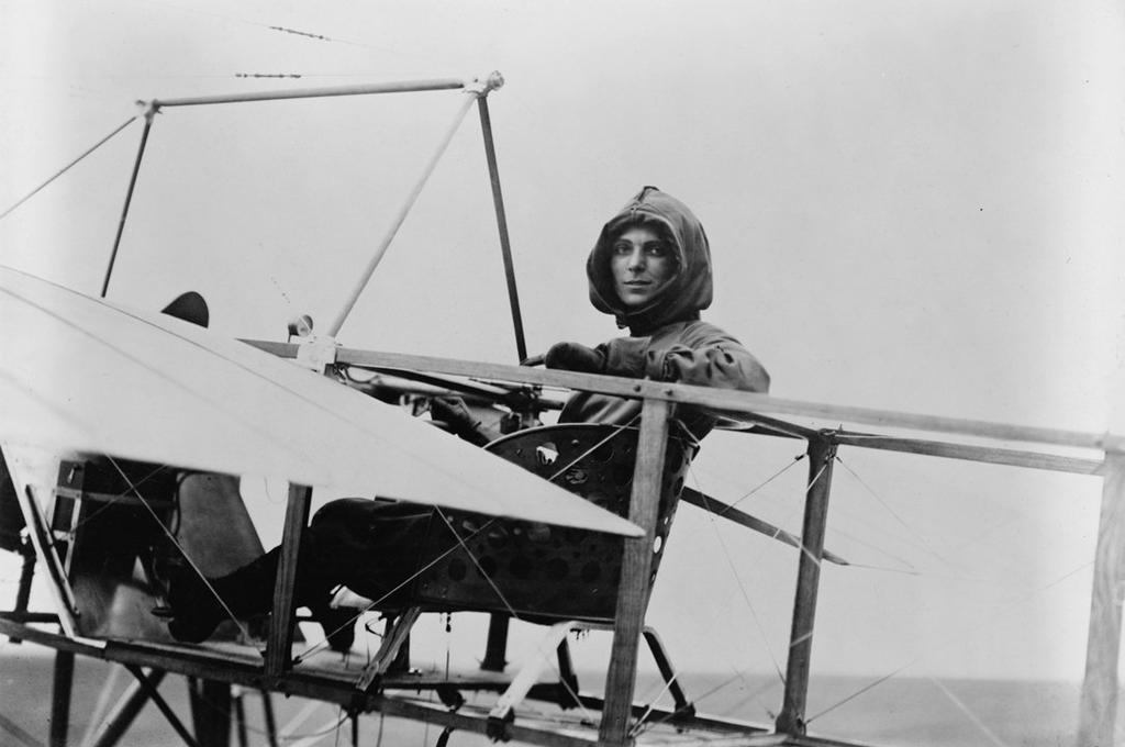 1911 Harriet Quimby obtains her pilot s license at the Moisant School at the Hempstead
