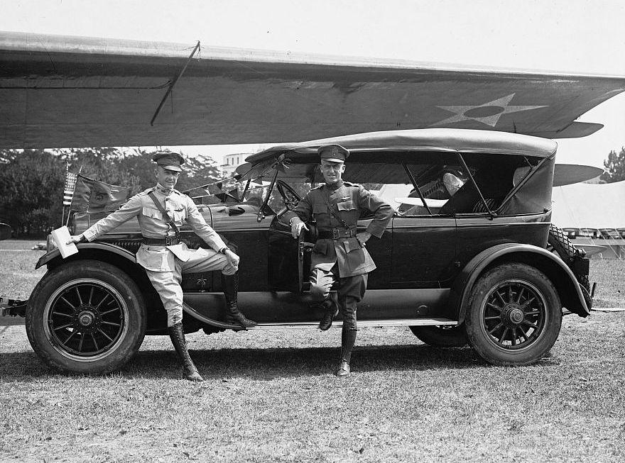 1923 Leaving from New York, Lieutenants John Macready and