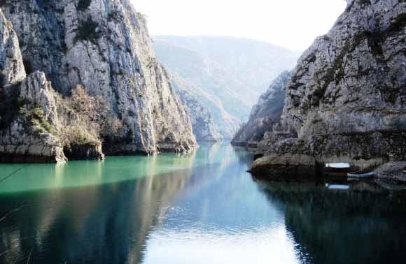 Светско чудо на природата Кањонот Матка зафаќа површина од околу 5000 хектари и се наоѓа на 17 километри југозападно од Скопје.