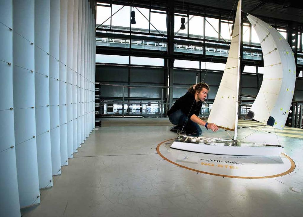 Centar kompetencije za vjetar u Kielu radi na potencijalu vjetra za proizvodnju energije i pogon, zajedno s pomorskom industrijom Schleswig-Holstein, Njemačka.