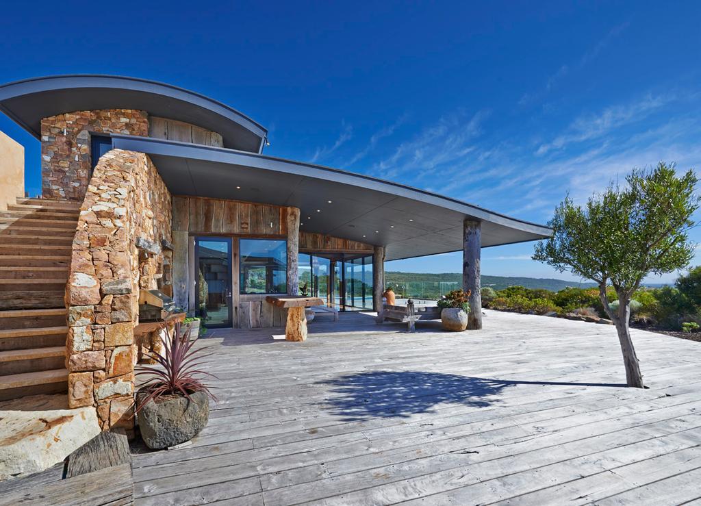 Seamlessly complementing its hills-cape setting, the residence comprises five distinct structures