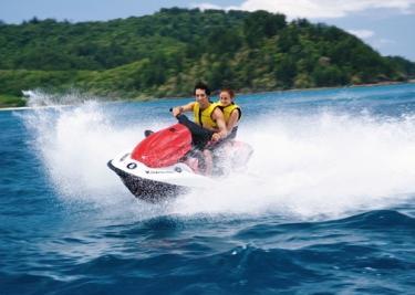 ISLAND ACTIVITIES ON WATER JETSKI TOURS Enjoy a thrilling ride around Hamilton Island for a full hour, following an experienced instructor but driving the ski yourself.