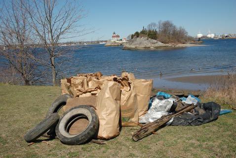 PAGE 8 The Pomham Glow April 2017 ANNUAL SHORE CLEAN UP The Friends of Pomham Rocks Lighthouse, along with members of the Riverside Renaissance Movement and members of United Water will gather on