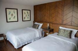 UPPER & LOWER DECK SUITES Modern furnishings in each airy suite create a comfortable, fresh space to