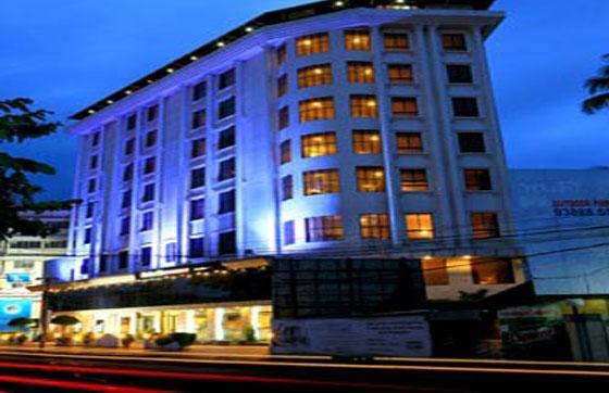 Hotel PRESIDENCY*** Located at a walking distance from MG road with an array of shopping destinations, the tower appeal to a