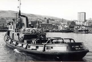 At Greenock in 1967 Towing paddle ship Waverley when she went aground On Saturday, 11 December, 1965, large crowds gathered to watch the Cunard liner Queen Elizabeth enter Inchgreen dry dock to