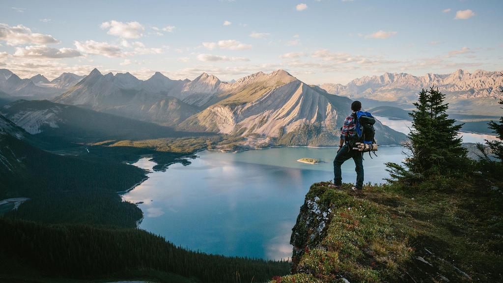 TOURISM IN YOUR COMMUNITY 1. Connect tourism to Alberta's Visitor Economy 2.
