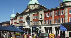 Thame itself is a bustling market town with a large boat shaped market place as well housing stunning Memorial gardens, popular in the summer for sitting by the ponds and eating lunch or reading in