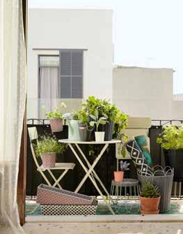IKEA PRESS KIT / FEBRUARY 2017 / 44 PH140191 PH140161 PH140162 Create an inviting oasis on the balcony with SALTHOLMEN table and chairs, SOLROSFRÖ plant pots, and SOMMAR 2017 outdoor rugs.