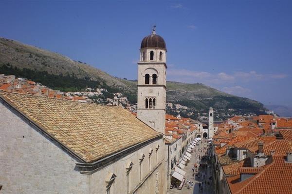 Currency Information for Croatia The official currency in Croatia is the Kuna. Banks and ATM machines can be found in Dubrovnik and the Grand Hotel Park accepts major credit cards.