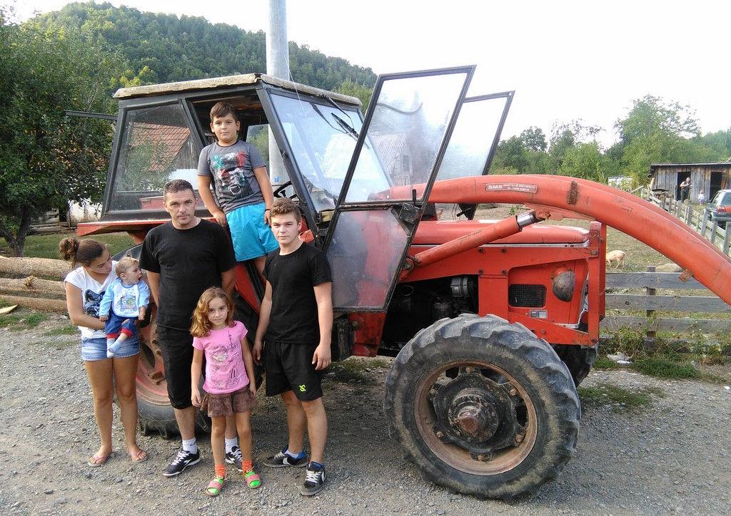 Трактор за Шинике Породица Шиник је заједничким радом свих нас ојачана и надамо се да ће сада