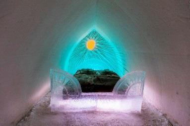 SNOW SAUNA & OUTDOOR JACUZZI 22:00 23:00 SAUNA & JACUZZI ARE SHARED WITH OTHER BOREALIS DESTINATION MANAGEMENT GUESTS Each year the snow hotel is built with local artists designing and creating the