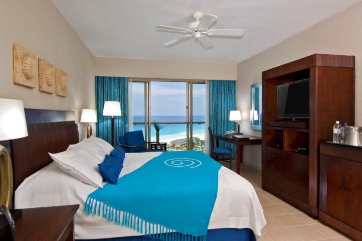 MASTER SUITE Each of our spacious and spectacular Master Suite includes a large terrace with a Jacuzzi and stunning
