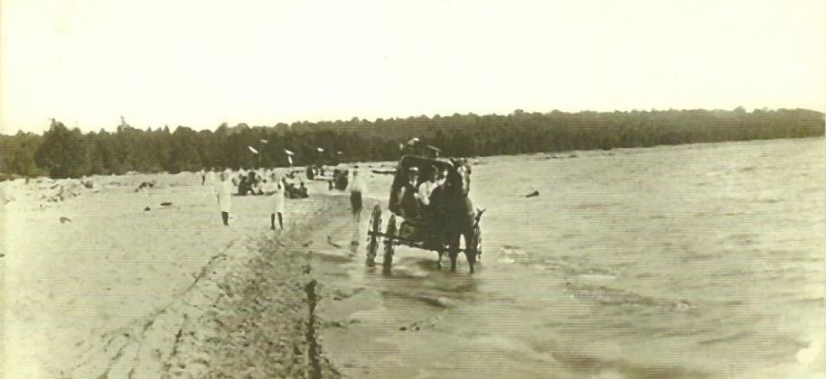 1906 to 1908 First beach cottages were built.