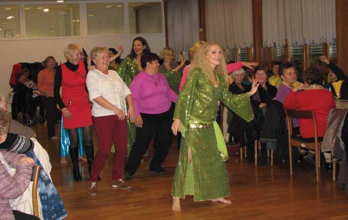 Na srečanju upokojencev smo tokrat plesali 44 Pljučnik december 2012 družabna kronika Pa naj kdo reče, da ples ni eno samo veselje! Foto: A. Blažun.