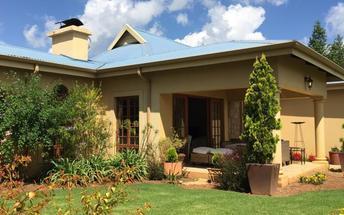 P a g e 11 Overnight: The Rose Cottage B&B The Rose Cottage B&B is situated 2.5 hours drive from Johannesburg in the quaint fly fishing village of Dullstroom. Mpumalanga.