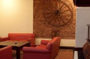 The hostel offers nicely decorated common areas with artistic wall designs, communal kitchen and air-conditioned/heated rooms with Wi-Fi and a 24-hour front desk assistance.