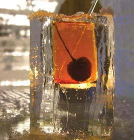 the Ice Hotel can offer. Savour a cocktail in the Ice Lounge and the N Ice Club. Unwind in the outdoor hot tubes.