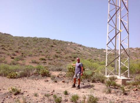 electricity pylon. (1.0 km) (10) Take path uphill (28.06708; -16.