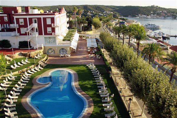 Hotel facilities include: - Restaurant - Piano Bar - Swimming Pool - Sun Deck
