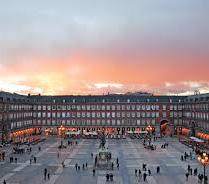 Start with a guided walking tour of Madrid. Discover Plaza de España with Cervantes monument, La Puerta del Sol, the lively Gran Via, the trendy calle de Alcalá and the heart of Old Madrid.