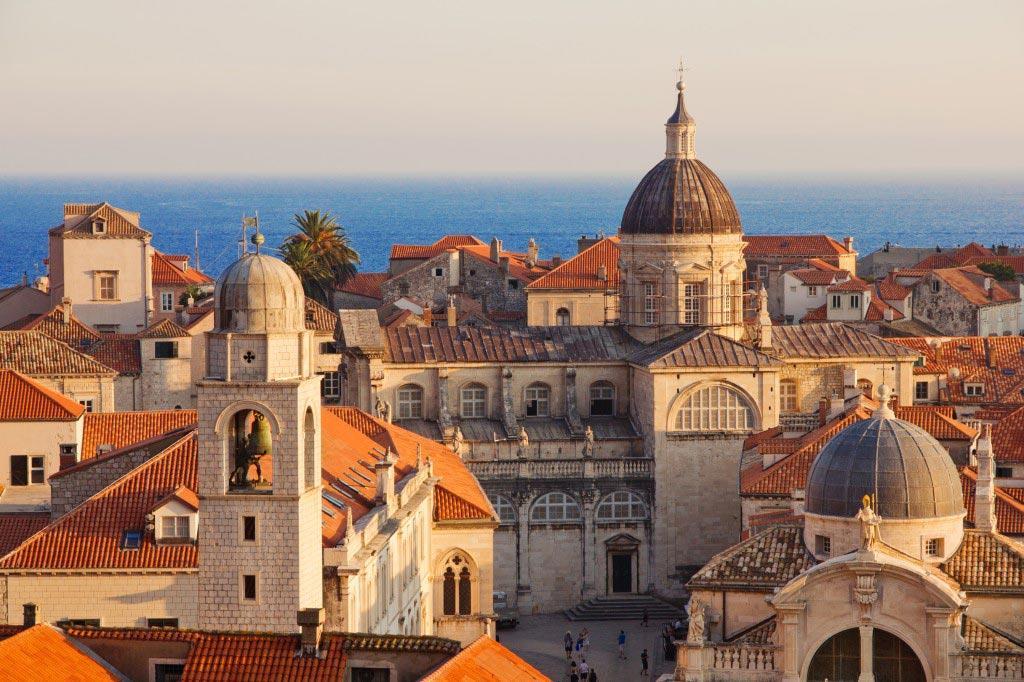 Itinerary: Programme A Day 2 29th April 2018 (Sunday) Full day panorama and sightseeing tour of Dubrovnik (by bus and walking) We start your visit to the magical city of Dubrovnik by enjoying