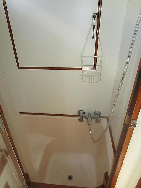 SIt Down Tub/ Shower 