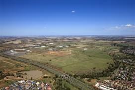 An extensive network of landscaped parks and recreation areas, shared paths, sporting facilities and playgrounds; and a new regional park to establish a green heart for the Shire of Melton and