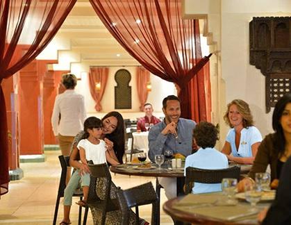 breakfast, lunch and dinner. Enjoy delicious Moroccan specialities in a tasteful and traditional establishment.