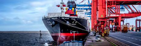 SEAGOING VESSELS IN BREMEN AND BREMERHAVEN according to number of port calls and gross tonnage inbound Period 2014 2015 2016 2017 Bremen Number 1,440 1,376 1,362 1,398 in 1,000 GT 13,304 12,785
