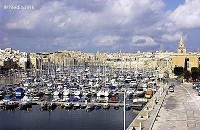 The coast of Birgu and the Yacht Marina This is the place closest to the sea with a very beautiful aspect with hundreds of yachts and boats.