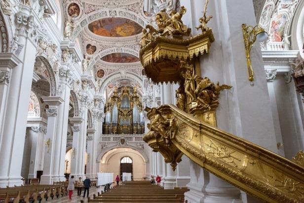 guided excursions: to Salzburg, the city of Mozart