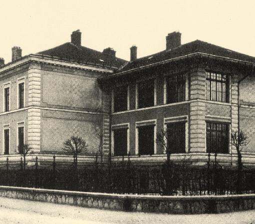 Leta 1970 je ob izgradnji nove stavbe kliničnega centra iz gastroenterološkega oddelka interne klinike nastala Gastroenterološka interna klinika v Ljubljani.