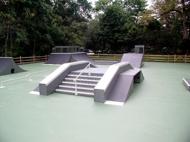 RADNOR SKATE PARK 301 Iven Avenue, Wayne 130 x 80 Ward: 3 With the rise in popularity of extreme sports, a Skate Park Committee was formed to decide the feasibility of constructing a community skate
