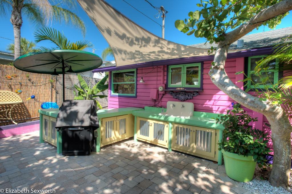 Meet The Shack and The Flunky: Bold 1940s Cottages on Treasure Island Summary Beach cottage charm and the flavor of Old Florida.