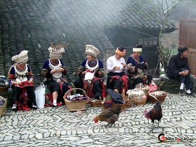 You can not only appreciate various attractions, but also discover the rich and distinctive folk customs and cultures of the different ethnic groups.