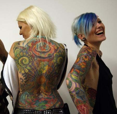 2.2.4 DALJNI VZOD IN AZIJA Azija je zibelka bogatih tradicij tetoviranja, ki segajo daleč v preteklost. Tatuje so poznali in častili, tetoviranje je imelo pogosto religiozen ali sakralen pomen.