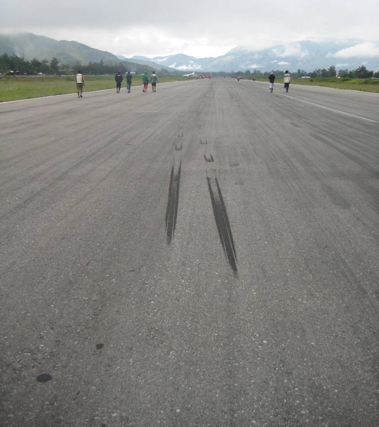 left main wheel out of the runway pavement until the last position of the aircraft.
