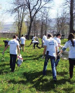 12 UPZ aksion për pastrimin e qytetit Parlamenti Studentor dhe këshillat studentore të Universitetit publik Ukshin Hoti në Prizren, me mbështetje edhe të menaxhmentit të Universitetit, më 21.03.