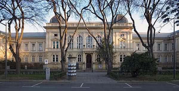Музеј је основан 1847. године у Пешти, када је донета одлука о оснивању Српске народне збирке или,,мусеума. Прва музејска збирка настала је из заоставштине Саве Текелије.