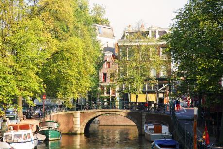 Waterways of the Netherlands & Belgium on board the Da Vinci April 9 24, 2019 Amsterdam, Netherlands Tulip Fields & Windmills Brussels, Belgium Highlights Guided City Tours: