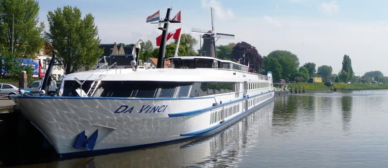 Da Vinci Designed with the old world charm of a sleek yacht, with sumptuous textile, leather furniture and dark wood, the Da Vinci is one of the most elegant and impressive river cruise vessels of