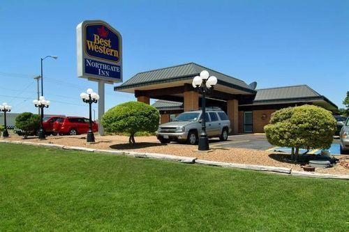 HOTELS Hampton Inn and Suites 2820 North
