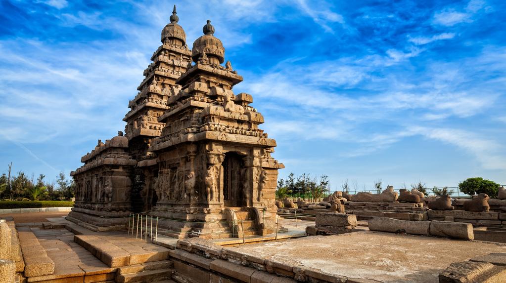 architectural glories of the Chola kings. After taking in the ancient splendours of Trichy, you then venture into the homelands of the Nattukottai Chettiars.