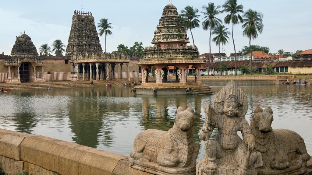Stop en route at the relaxed seaside town of Mahabalipuram and visit the famous UNESCO heritage monument site.
