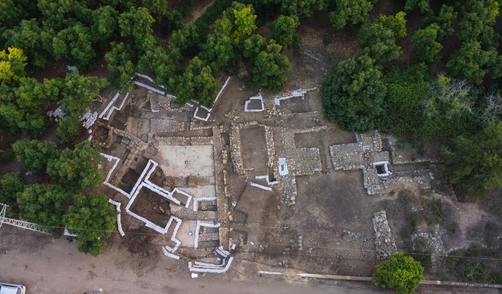 Preliminary Report on the Results of the 2017 Excavation Season at Tel Kabri Assaf Yasur-Landau, * Eric H.
